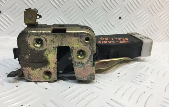 Mitsubishi Carisma Rear door lock