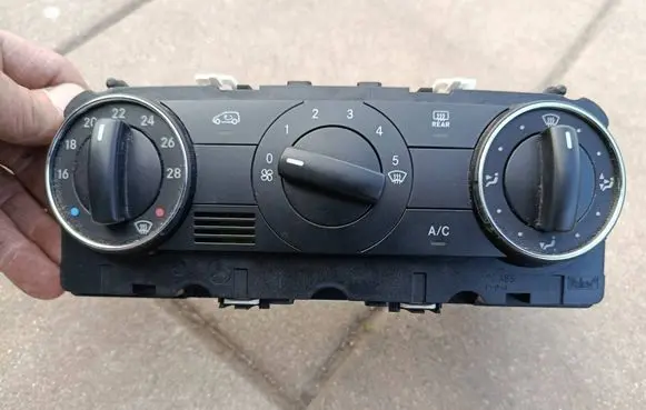 Mercedes-Benz A W169 Climate control unit A1698301985