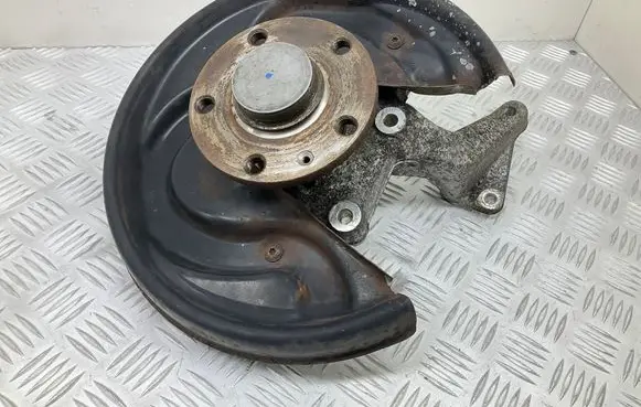 Rear wheel hub