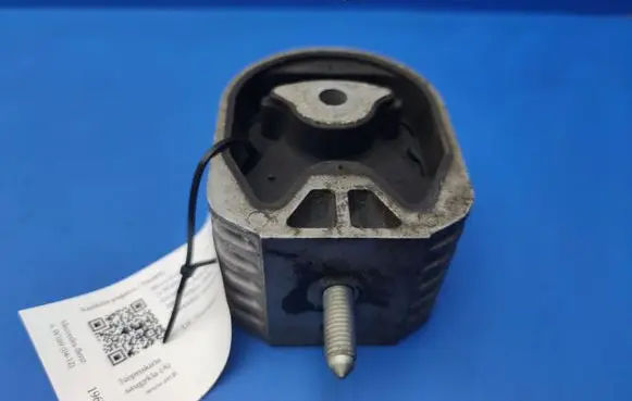 Mercedes-Benz A W169 Engine mount bracket A1692401417