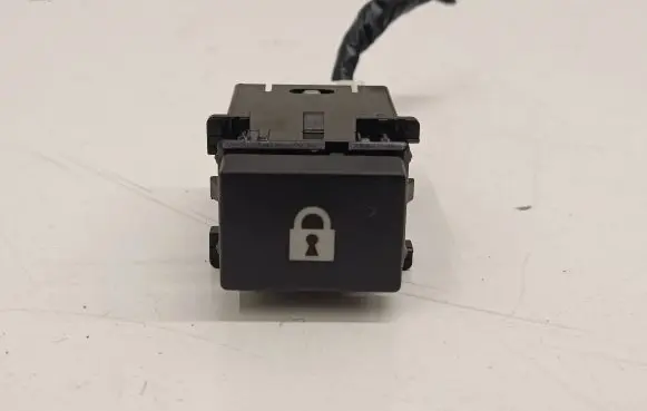 Subaru Forester SK Tailgate/trunk/boot open switch 