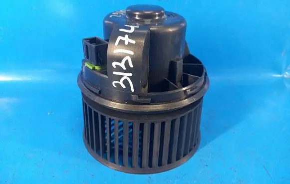 Ford Focus Heater fan/blower DV6N18456AA