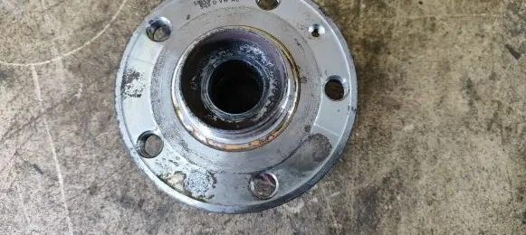 Volkswagen Caddy Front wheel hub 72599