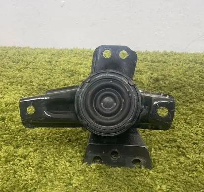 Hyundai Santa Fe Engine mount bracket 21824-s1100