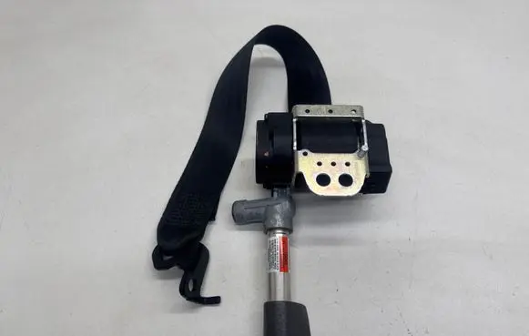 Volvo S60 Rear seatbelt 8639574