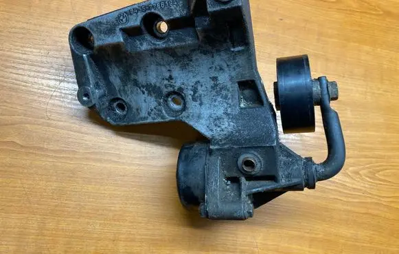BMW 5 E39 A/C compressor mount bracket 7786194