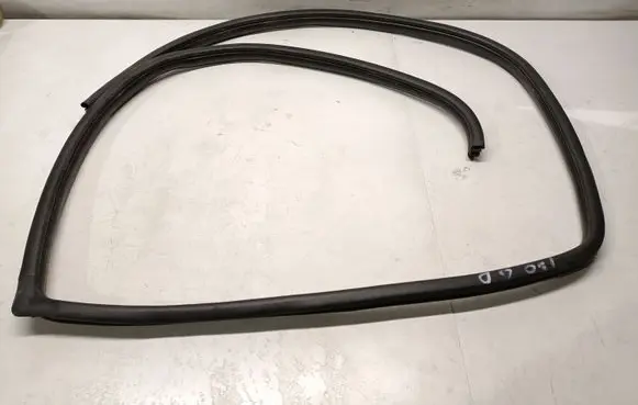 Rear door rubber seal (on body)