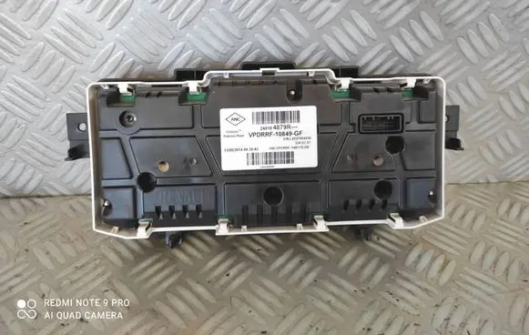 Opel Vivaro Speedometer (instrument cluster) 248104879R VPDRRF10849GF