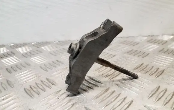 Skoda Octavia Mk3 (5E) Fuel Injector clamp holder 03L216