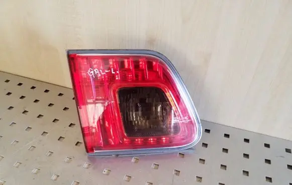 Toyota Avensis T270 Tailgate rear/tail lights