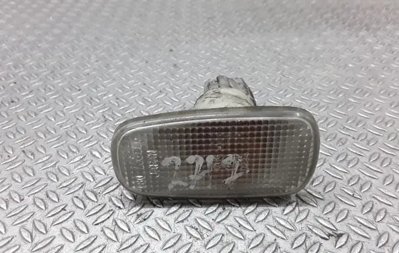 Toyota Corolla Verso E121 Front fender indicator light