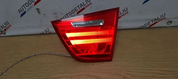 Tailgate rear/tail lights