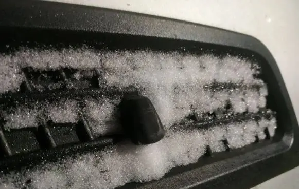 Windshield washer spray nozzle