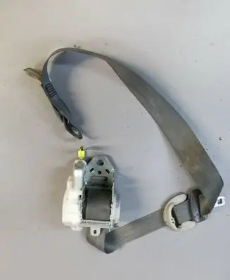 Toyota Prius (XW30) Front seatbelt 