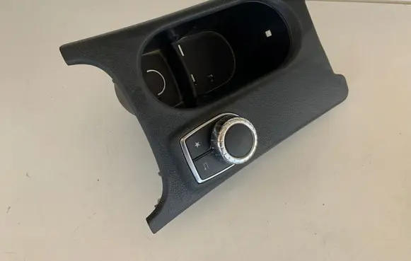 Cup holder front
