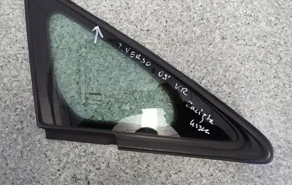 Toyota Verso Side middle window/glass 
