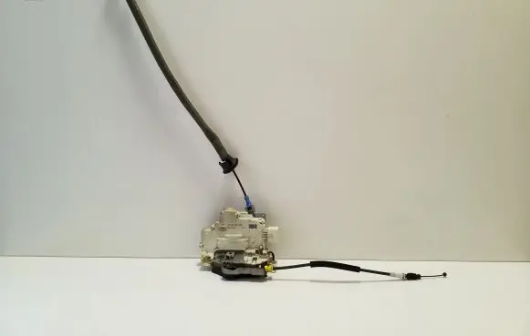 Audi Q3 8U Front door lock 8J2837016A