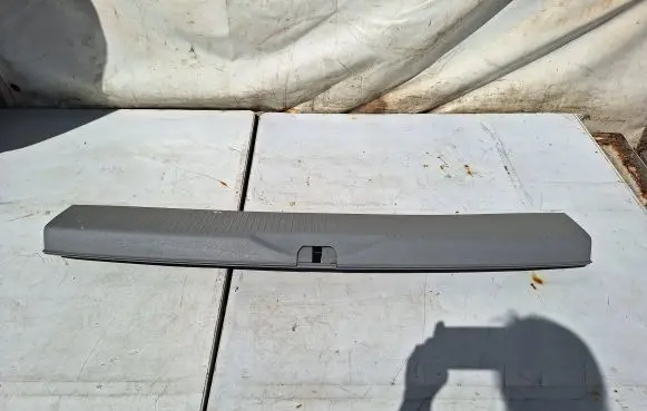Volkswagen Transporter - Caravelle T6 Rear sill trim cover 7H5864585