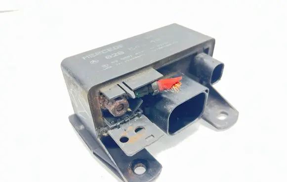 Mercedes-Benz E W211 Glow plug pre-heat relay 0285454032