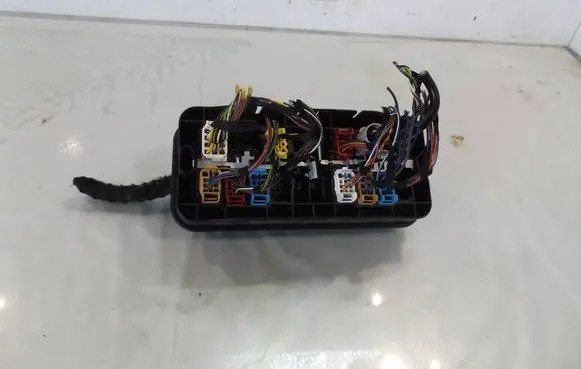 Volkswagen Cross Polo Fuse box set 6Q0937403B