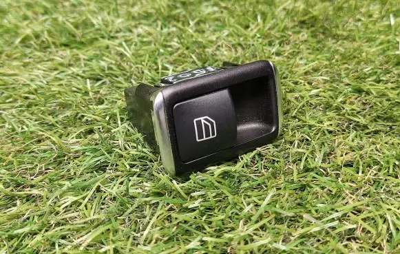 Mercedes-Benz E W212 Electric window control switch A2049055502