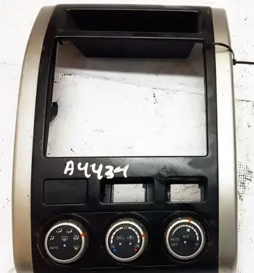 Nissan X-Trail T31 Climate control unit 27500JG700 C7917