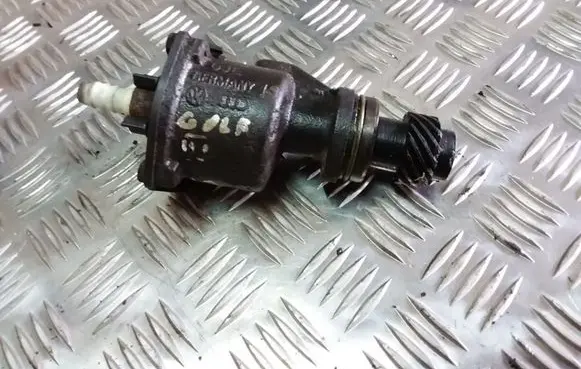 Volkswagen Golf III Vacuum pump 028207A