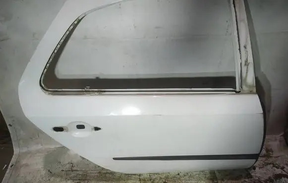 Renault Laguna II Rear door baltos