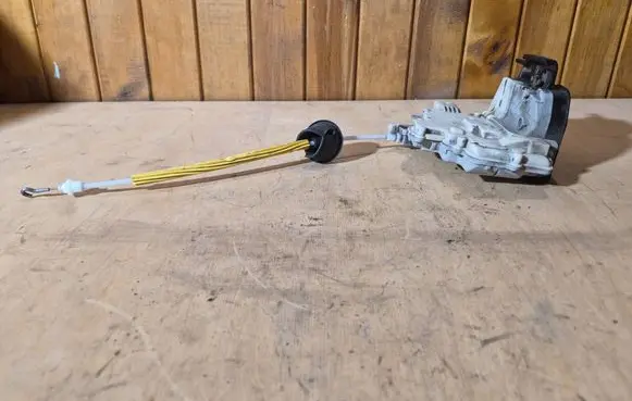 Audi A3 S3 8P Front door lock 4F1837016