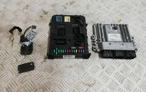 Citroen C5 Engine control unit/module 9666557180 R0414C004C 9666098180