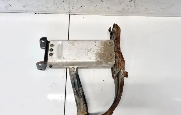 Mercedes-Benz E W211 Front bumper mounting bracket CH99187