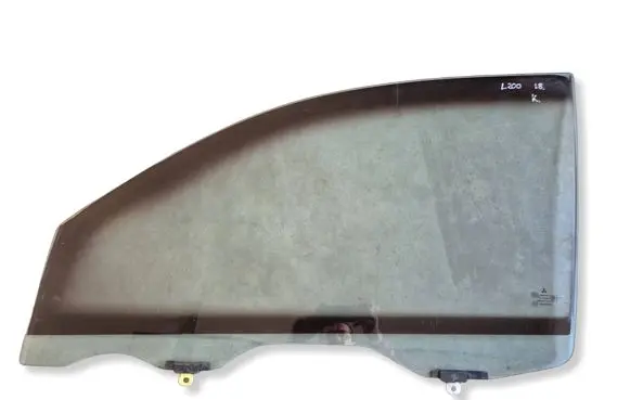 Mitsubishi L200 Front door window/glass (coupe) MN117599