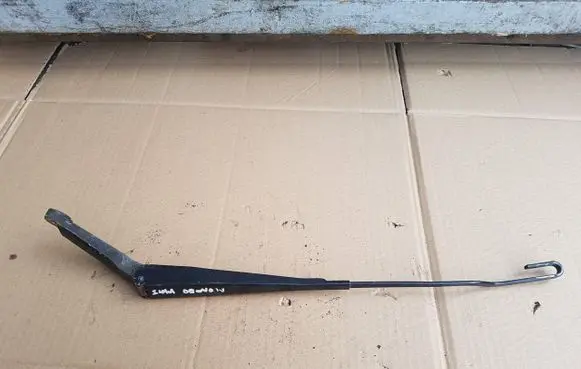Ford Mondeo Mk III Front wiper blade arm