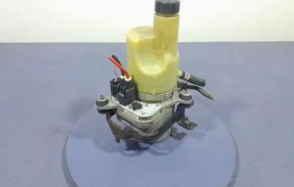 Volvo S40 Power steering pump 30741955