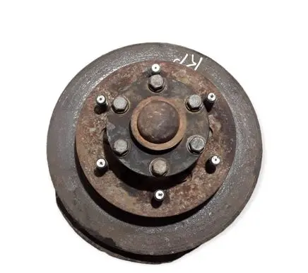 Mitsubishi Pajero Front wheel hub spindle knuckle