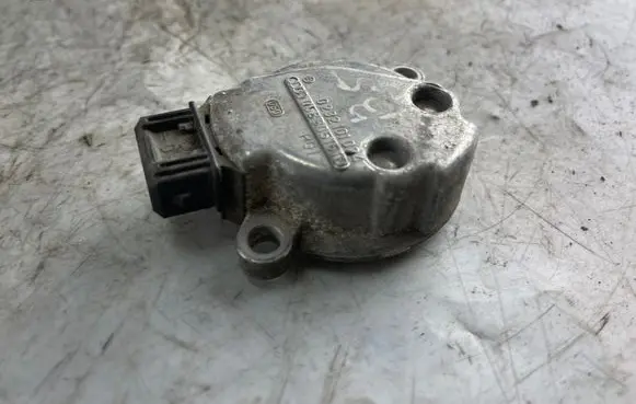 Volkswagen PASSAT B5 Camshaft position sensor 058905161b 0232101024