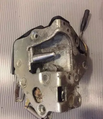 Mercedes-Benz W123 Front door lock 1237230108