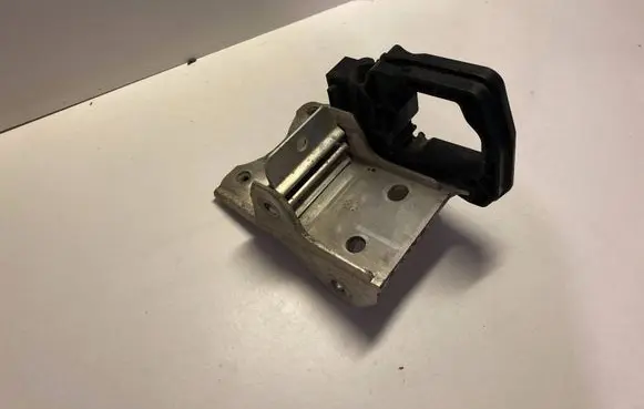 BMW 5 F10 F11 Radiator mount bracket 7186513 7207151 7211161