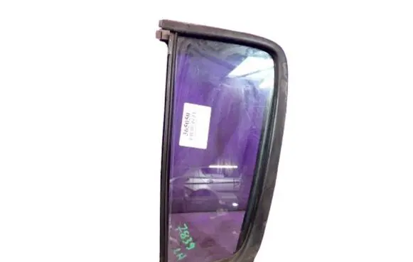 Suzuki Swift I Front door window glass four-door