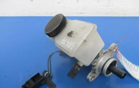 Mazda 626 Master brake cylinder