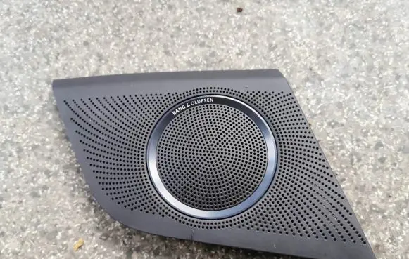 Audi A5 8T 8F Side speaker trim/cover 8T0857228A