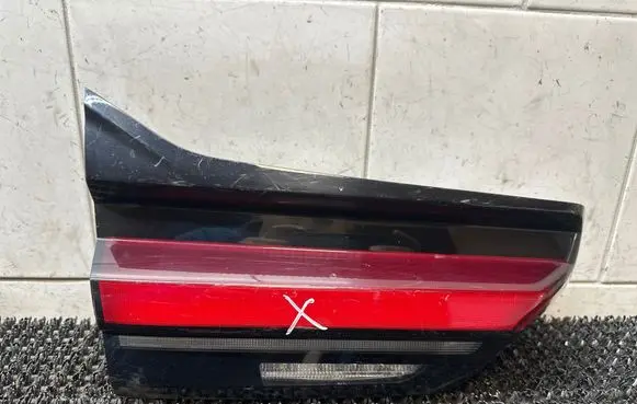 Tailgate rear/tail lights