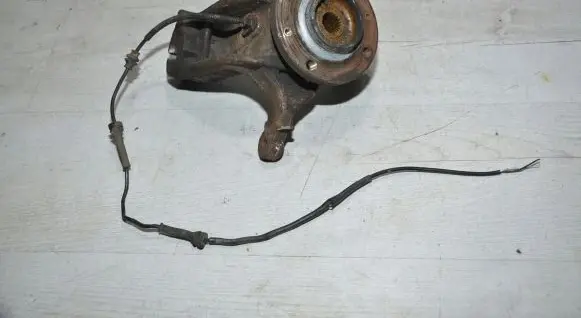 Peugeot 2008 I Front wheel hub 6973