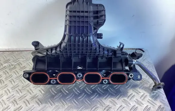 Lexus CT 200H Intake manifold 1712037051