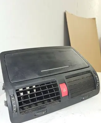 Skoda Octavia Mk2 (1Z) Dash center air vent grill 1Z0820951