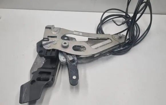 Mercedes-Benz SL R230 Convertible roof hinge A2307901471 2307901471