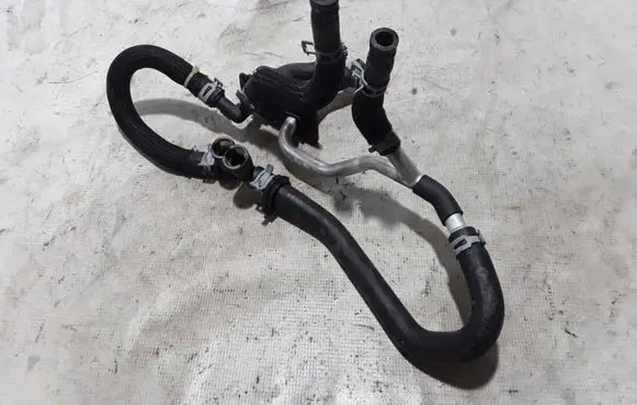 Engine coolant pipe/hose