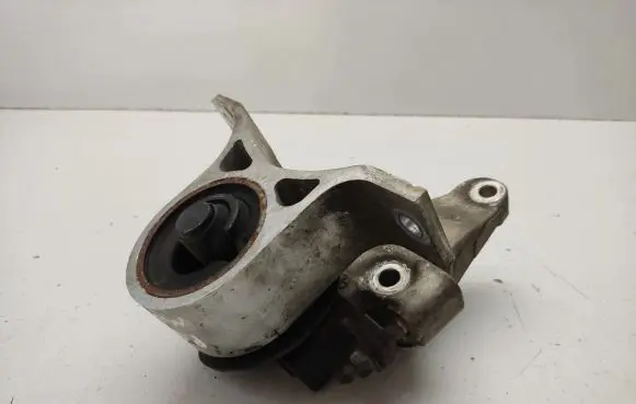 Nissan Murano Z50 Engine mount bracket 5606
