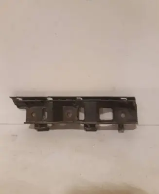 Volkswagen PASSAT B6 Front bumper mounting bracket 3C0807184