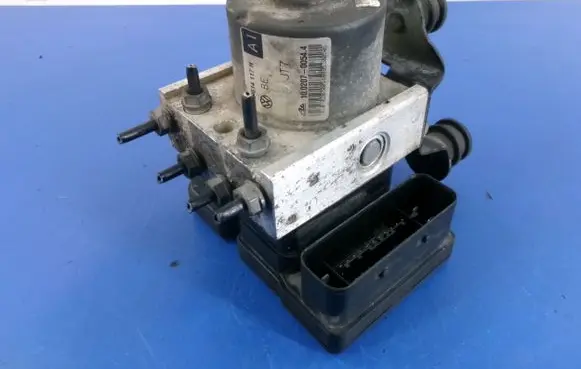 Skoda Octavia Mk2 (1Z) ABS Pump 1K0614117H